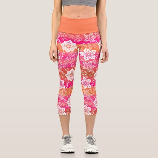 白色ペイズリーの花が熱いピンクのオレンジ色のストライプ花 カプリレギンス (正面)