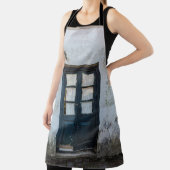 白色建物の青木製ドアパネル エプロン (インサイチュ)