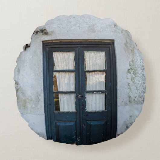 白色建物の青木製ドアパネル ラウンドクッション (正面)