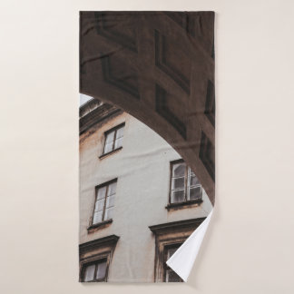 白色絵を描建物 バスタオル