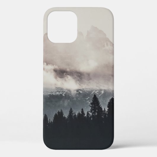 白雲の下の山の緑の木 Case-Mate iPhoneケース (裏面)