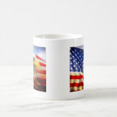 白頭鷲が付いている米国旗 コーヒーマグカップ (中央)
