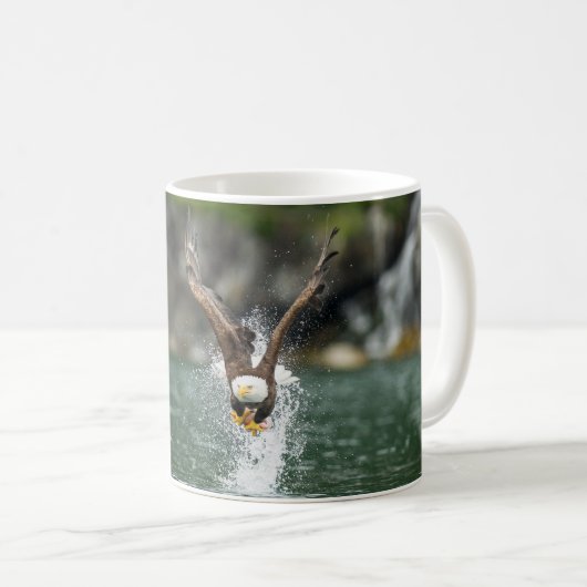 白頭鷲大きい捕獲物 コーヒーマグカップ (正面右)