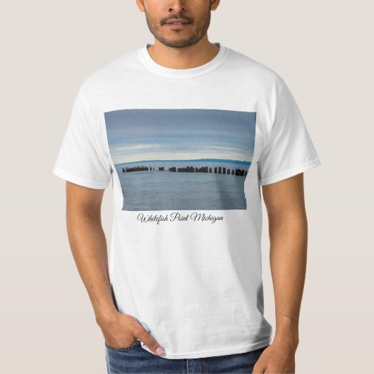 白魚湾で曇り Tシャツ (正面)