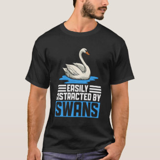 白鳥かわいい白鳥レイク自然恋人に気を取られる Tシャツ