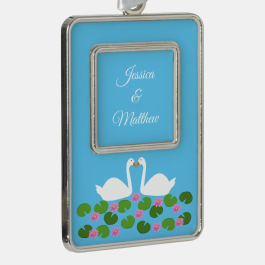 白鳥と睡蓮結婚のカスタム シルバープレートフレームオーナメント (右)