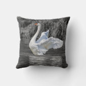 白鳥のモノクロ写真 クッション (裏面)
