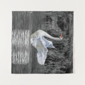 白鳥のモノクロ写真 タペストリー (正面(横))