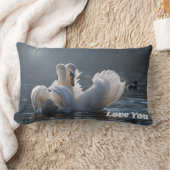 白鳥の愛 – ランバークッション (ブランケット)