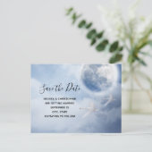 白鳥の美しい青飛んでいるい空が日付を保存 インビテーションポストカード (スタンド正面)