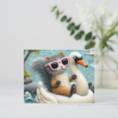 白鳥の花に乗ってかわいいリス猫のハイブリッド ポストカード (スタンド正面)