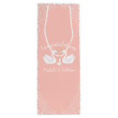 白鳥の赤ちゃんシャワーバードと王冠の共同編ピーチ ワインギフトバッグ (裏面)