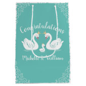 白鳥の赤ちゃんシャワー ミディアムペーパーバッグ (裏面)