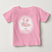 白鳥ピンク白フローラ名少女1st誕生日 ベビーTシャツ (正面)