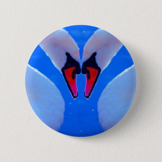 白鳥愛、ロマンチックなハート形の首 缶バッジ (正面)