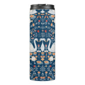 白鳥、魚、花が青い背景。デコラティフ タンブラー (裏面)