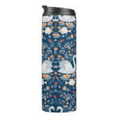 白鳥、魚、花が青い背景。デコラティフ タンブラー (回転右)