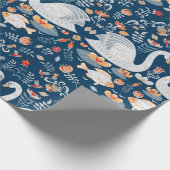 白鳥、魚、花が青い背景。デコラティフ ラッピングペーパー (角)