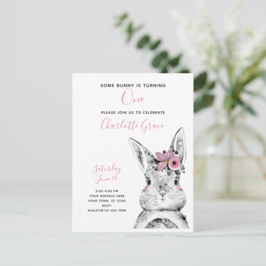 白黒いくつかのバニーが1つの誕生日を回している インビテーションポストカード (スタンド正面)