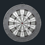 白黒および灰色の飲むゲーム ダーツボード<br><div class="desc">暗いセクション("安全な"点):
  飲み物を与えて下さい
  彼らは飲みます
  パス
  グループのコップに飲み物を加えて下さい
  2杯の飲み物を与えて下さい

 軽いセクション(飲み物の飲み物の飲み物):
  すべては飲みます
  人の飲み物
  女の子の飲み物
  飲み物1
  飲み物2
  飲み物のグループのコップ</div>