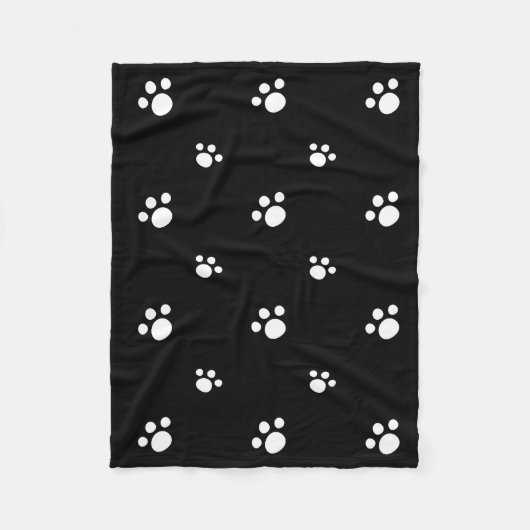 白黒かわいい子犬の前足のプリントパターン フリースブランケット (正面)