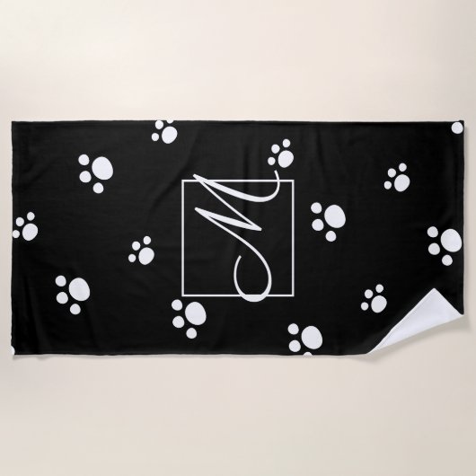白黒かわいい犬のポープリントパターンモノグラム ビーチタオル (正面)