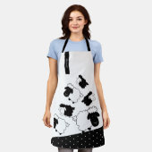 白黒かわいい羊 エプロン (着用した状態)