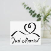 白黒たった今結婚しました結婚ハート 案内ポストカード (スタンド正面)