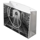 白黒での対称 ラージペーパーバッグ (裏面アングル)