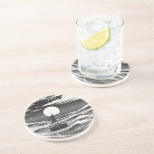 白黒でトラブルに巻き込まれた孤独なボート コースター (側面)