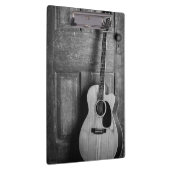 白黒でドアに寄り掛かるギター クリップボード (右)