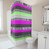 白黒とネオンのパッチワークストライプ シャワーカーテン (インサイチュ)