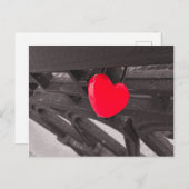 白黒と赤いハートのシェイプロックフォト ポストカード (正面/裏面)
