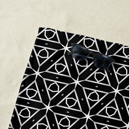 白黒と銀幾何学模様 ビーチタオル (インサイチュ)