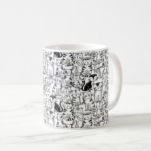 白黒のかわいい手描きの猫のデザイン コーヒーマグカップ (正面右)