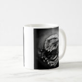 白黒のアメリカ国旗ハクトウワシ コーヒーマグカップ (正面右)