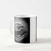 白黒のアメリカ国旗ハクトウワシ コーヒーマグカップ (正面左)