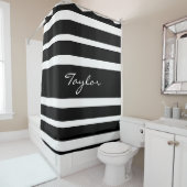 白黒のエレガントなストライプのなモノグラムの名前のカスタム シャワーカーテン (インサイチュ)