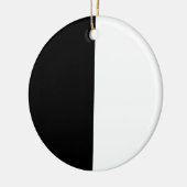 白黒のカスタマイズ可能なクリスマス セラミックオーナメント (左)