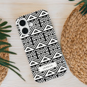 白黒のグラフィックの部族模様 iPhone 16ケース