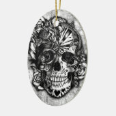 白黒のグランジなキャンデーの砂糖のスカル。 セラミックオーナメント (左)