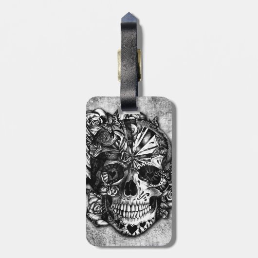白黒のグランジなキャンデーの砂糖のスカル。 ラゲッジタグ (裏面縦)