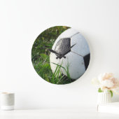 白黒のサッカーボール,緑の草の中 ラージ壁時計 (ホーム)
