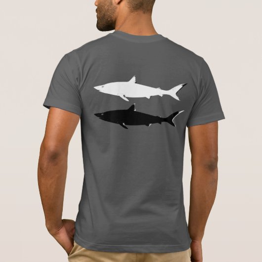 白黒のサメの水泳 Tシャツ (裏面)