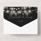 白黒のシックなスクリプト文字列のラ結婚イト オールインワン招待状 (裏面)