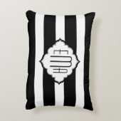 白黒のジオメトストライプリパターン アクセントクッション (裏面(縦))