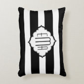 白黒のジオメトストライプリパターン アクセントクッション (正面(垂直))