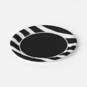 白黒のジオメトストライプリモダンパターン ペーパープレート (アングル)