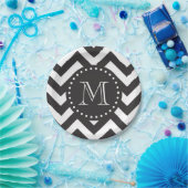 白黒のジグザクシェブロン・モノグラム ペーパープレート (パーティー)