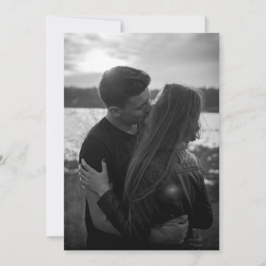 白黒のスクリプファンシートの結婚写真 招待状 (裏面)